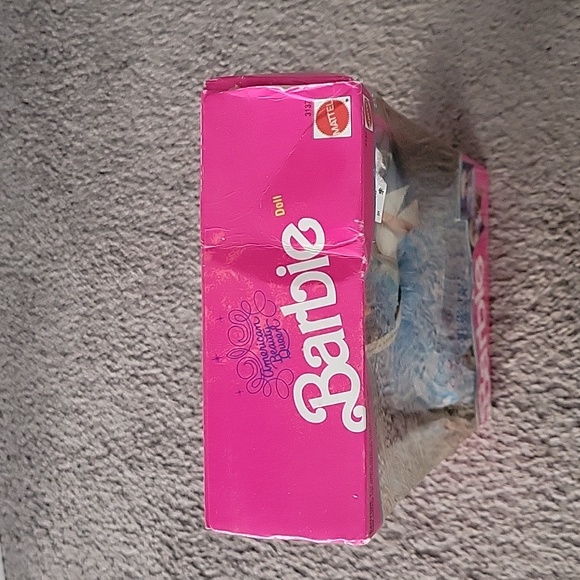 American Beauty Queen Barbie - Picture 5 of 8